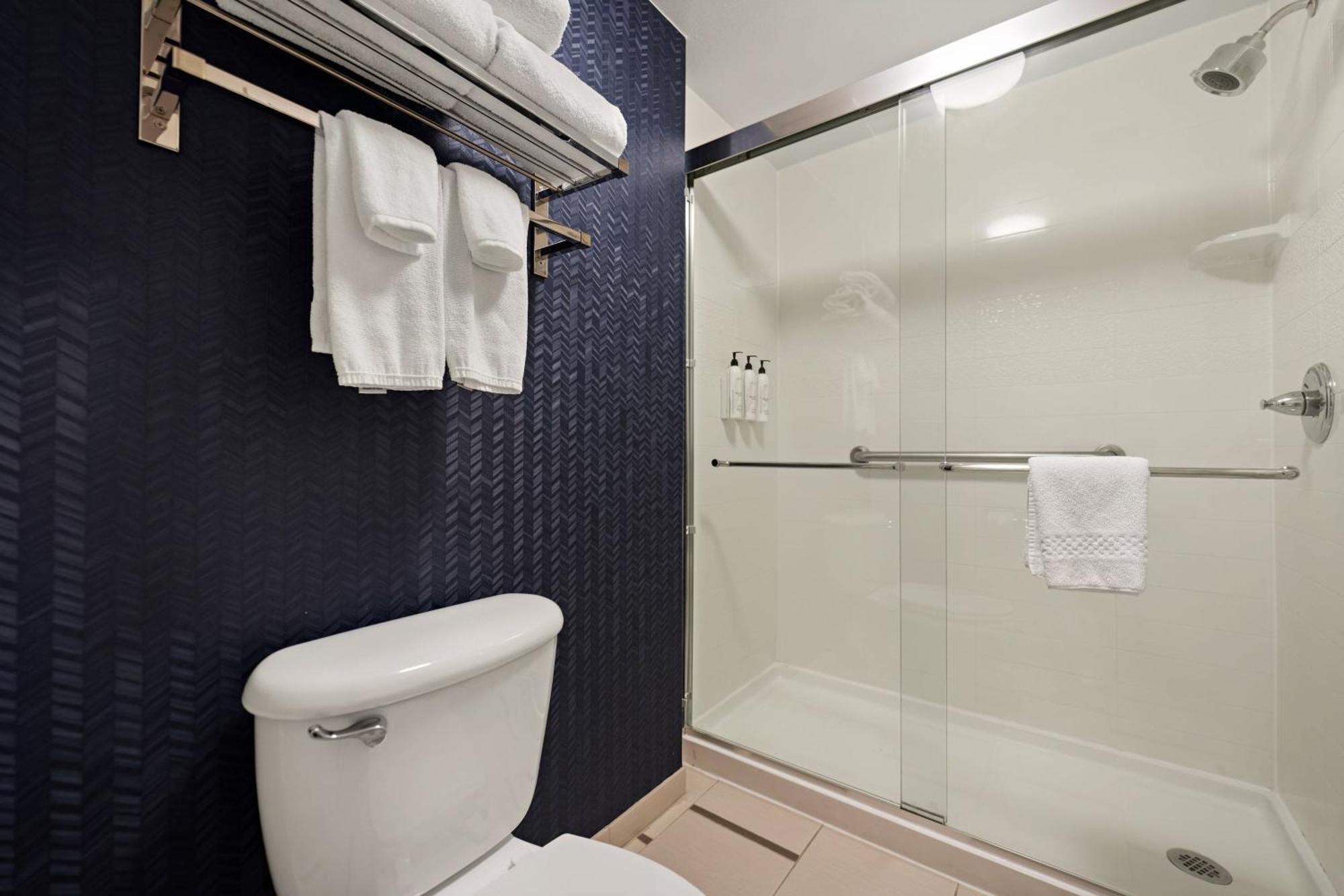 Fairfield Inn By Marriott Еймсбъри Екстериор снимка