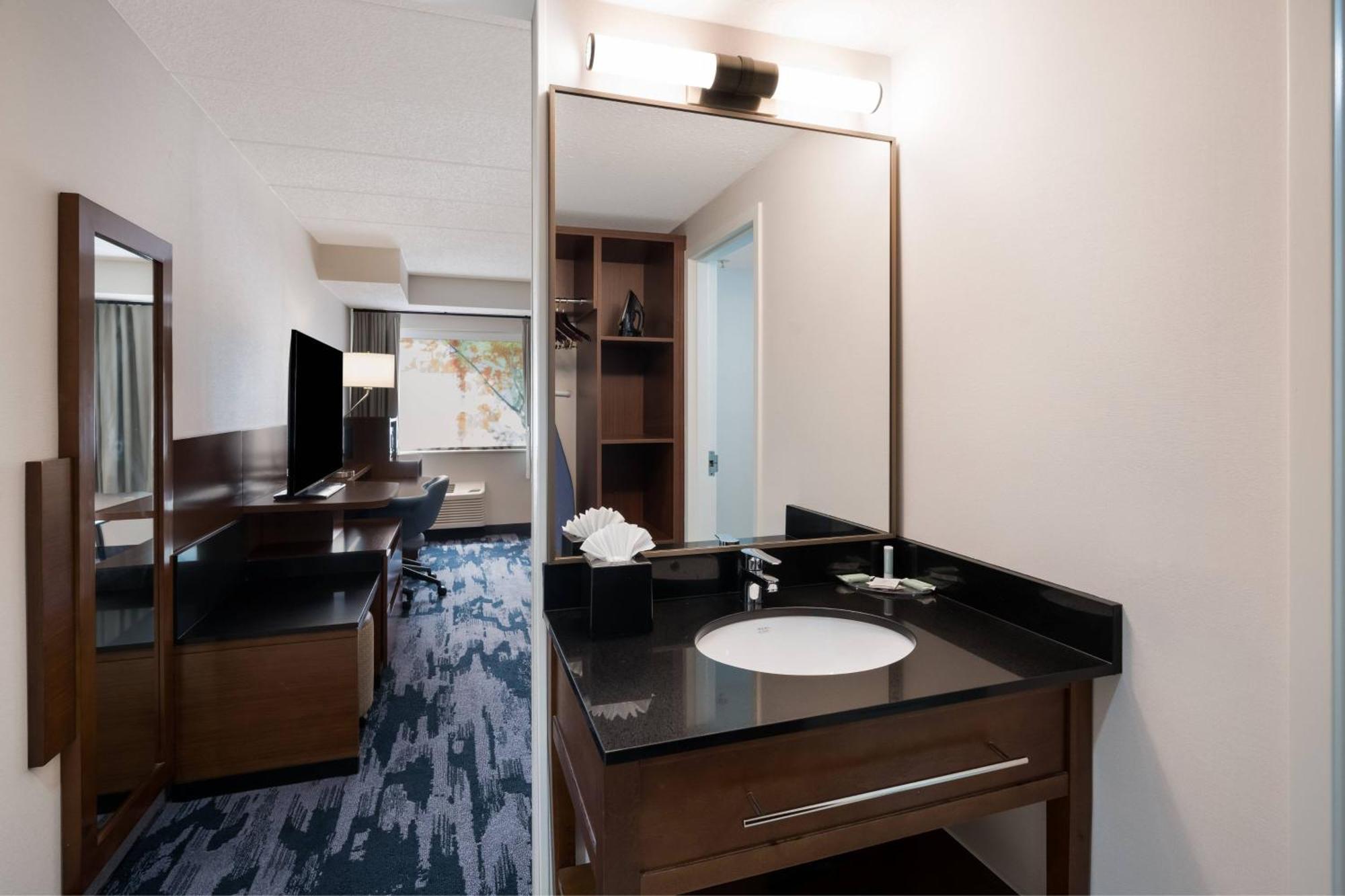 Fairfield Inn By Marriott Еймсбъри Екстериор снимка