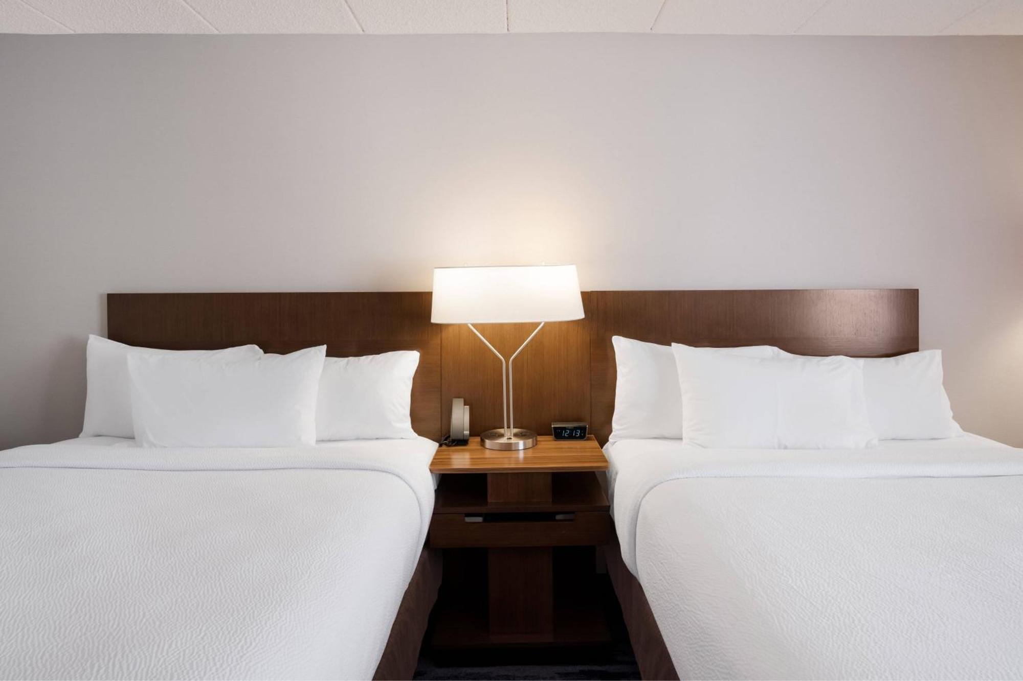Fairfield Inn By Marriott Еймсбъри Екстериор снимка