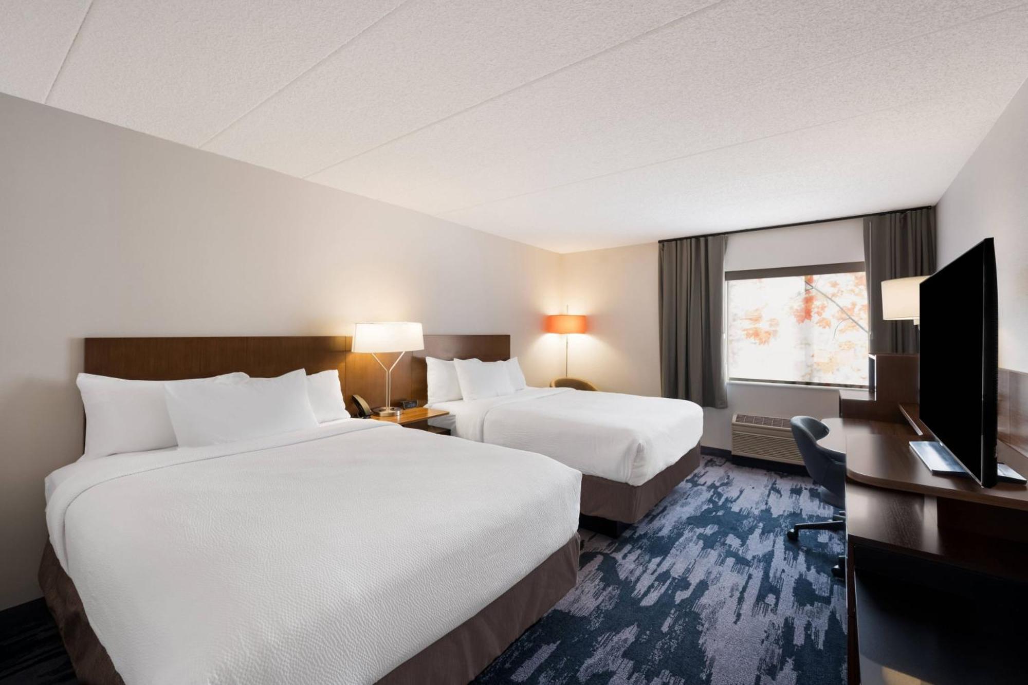 Fairfield Inn By Marriott Еймсбъри Екстериор снимка