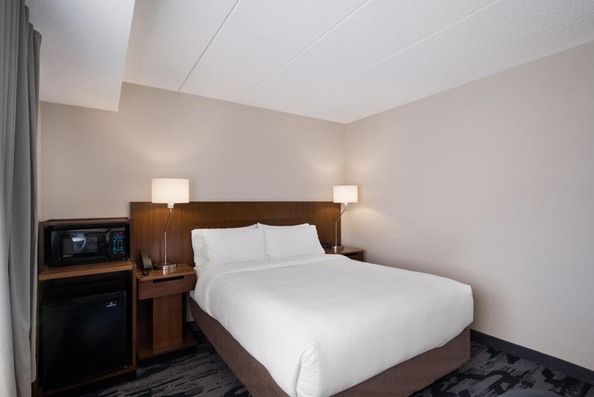 Fairfield Inn By Marriott Еймсбъри Екстериор снимка