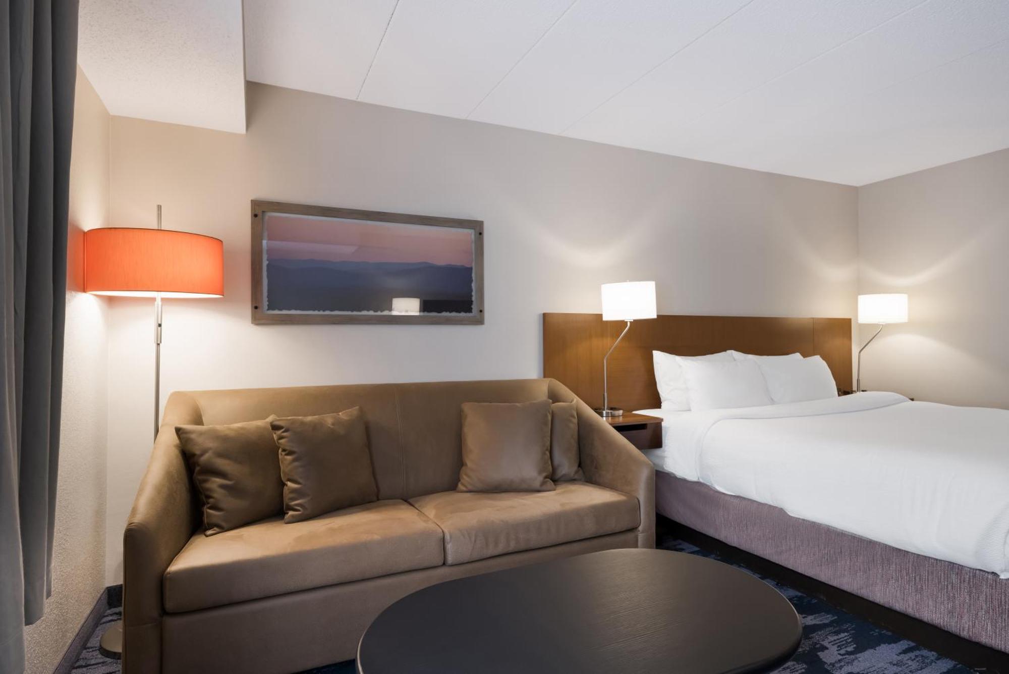 Fairfield Inn By Marriott Еймсбъри Екстериор снимка