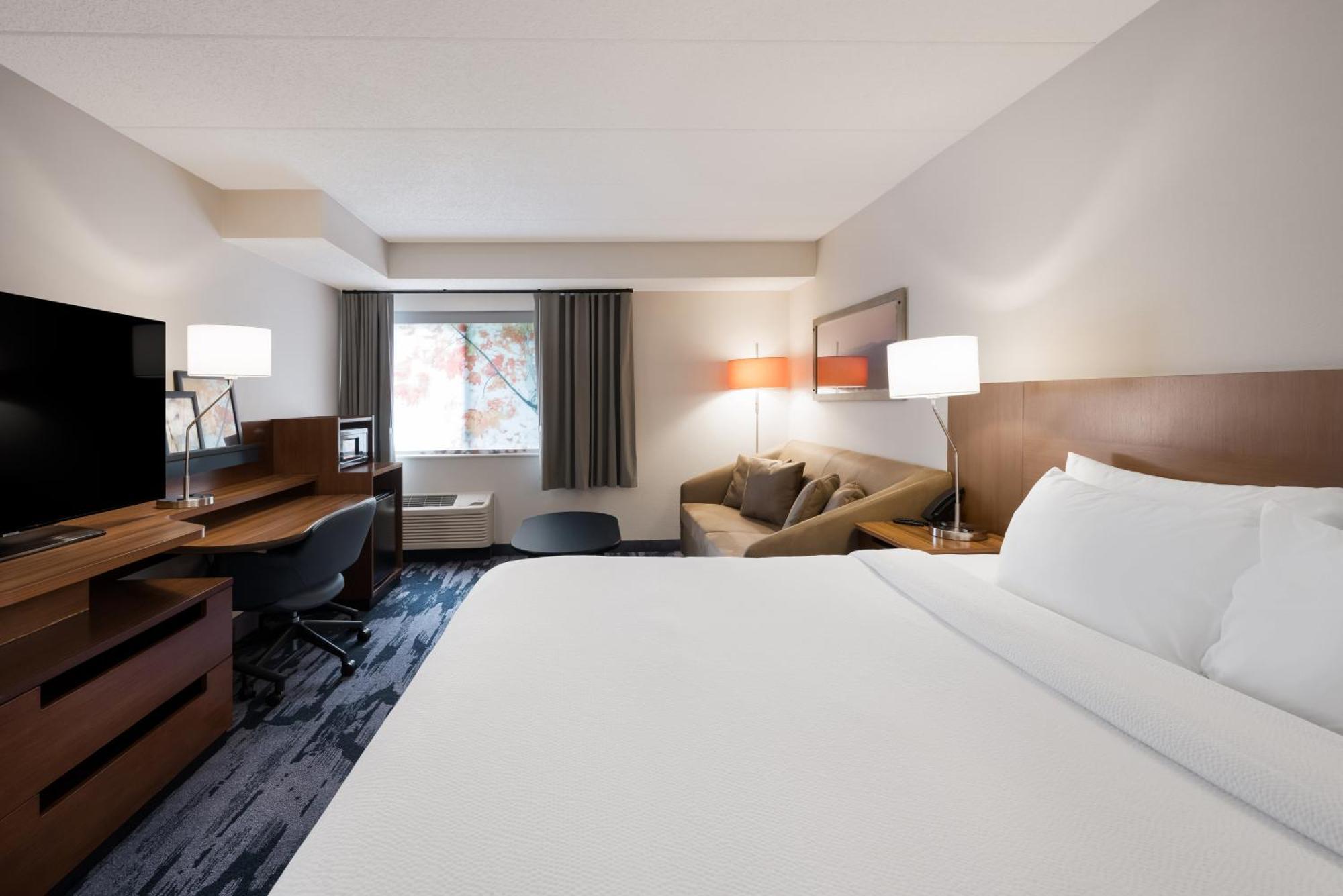 Fairfield Inn By Marriott Еймсбъри Екстериор снимка