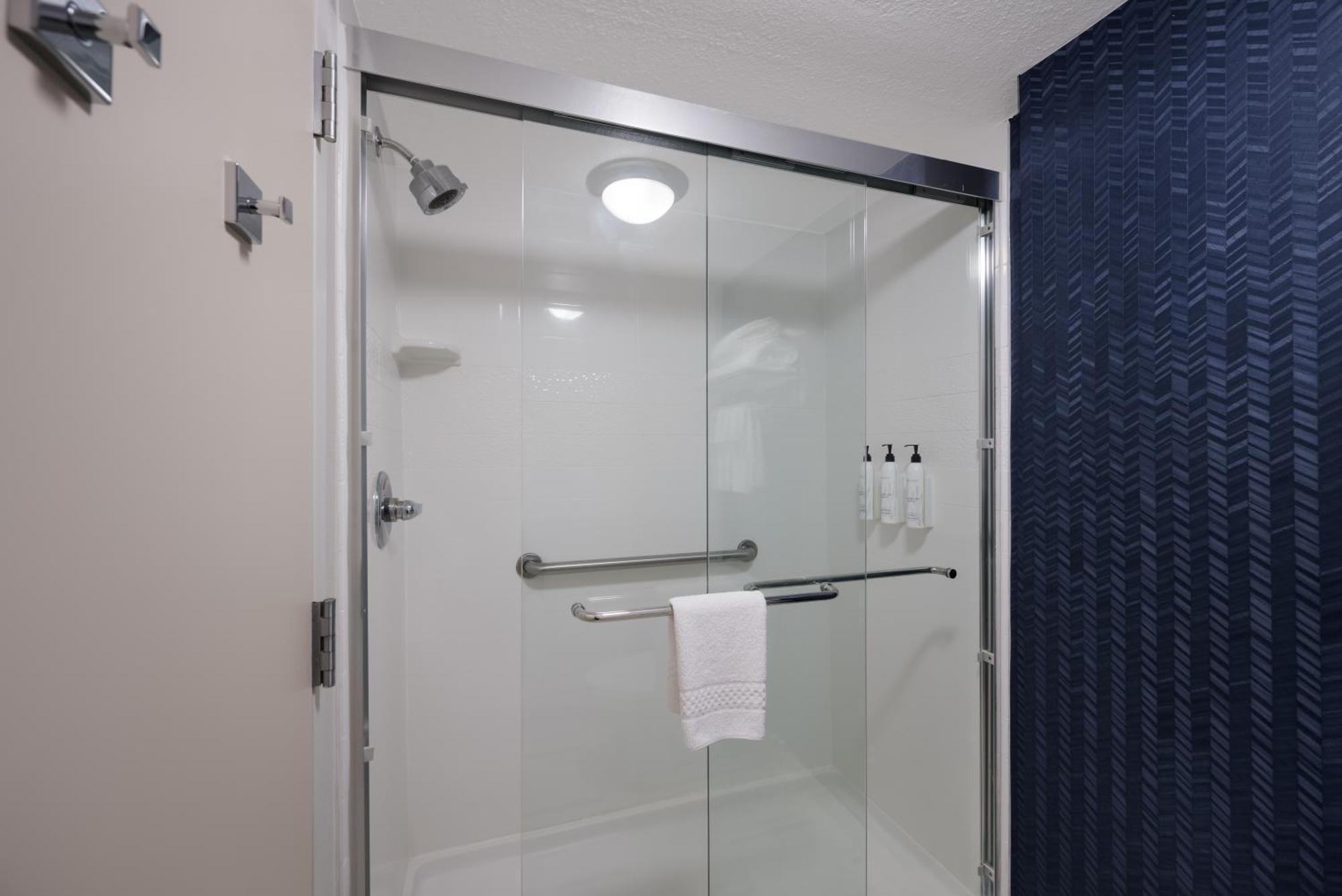 Fairfield Inn By Marriott Еймсбъри Екстериор снимка