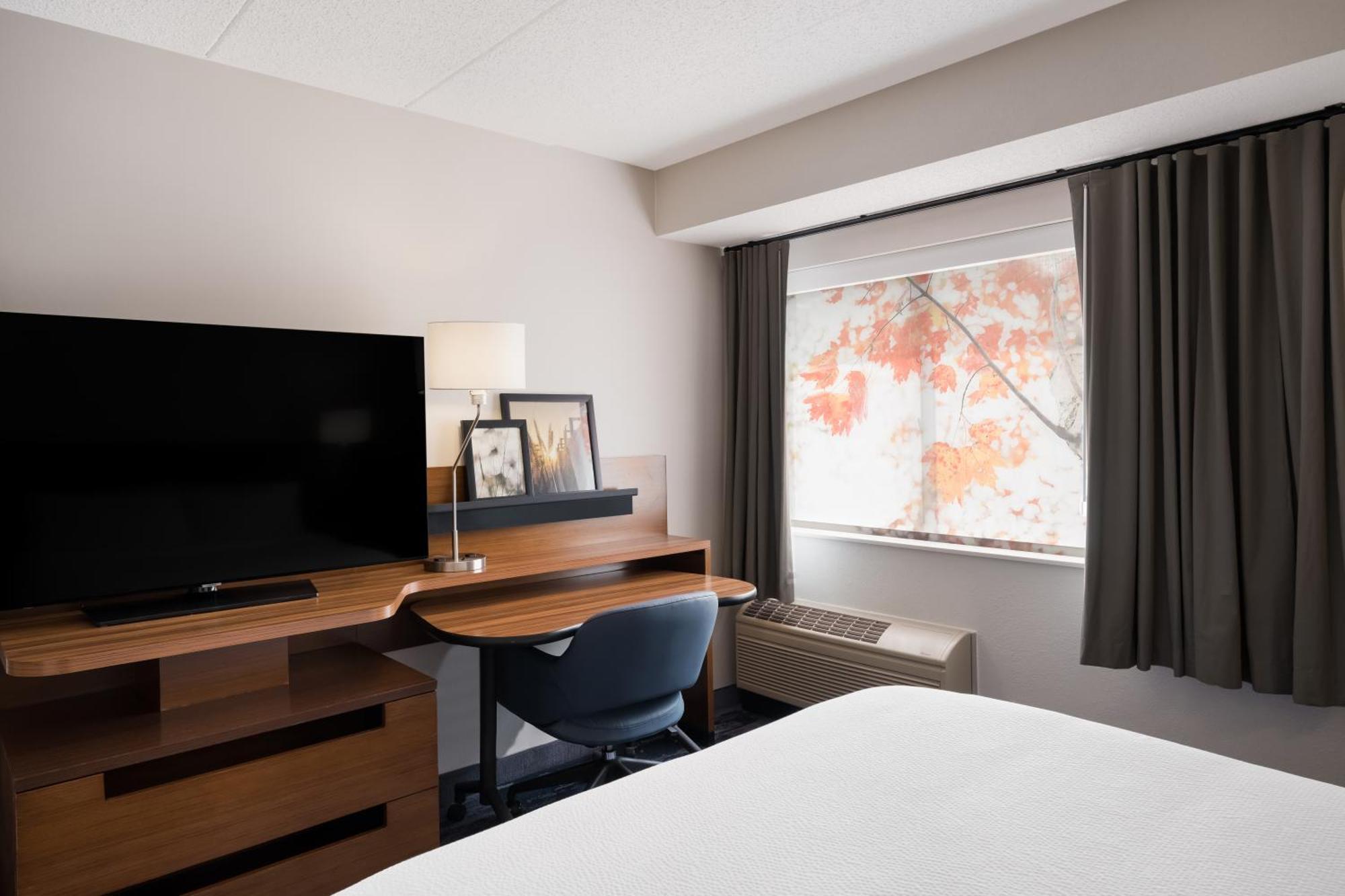 Fairfield Inn By Marriott Еймсбъри Екстериор снимка