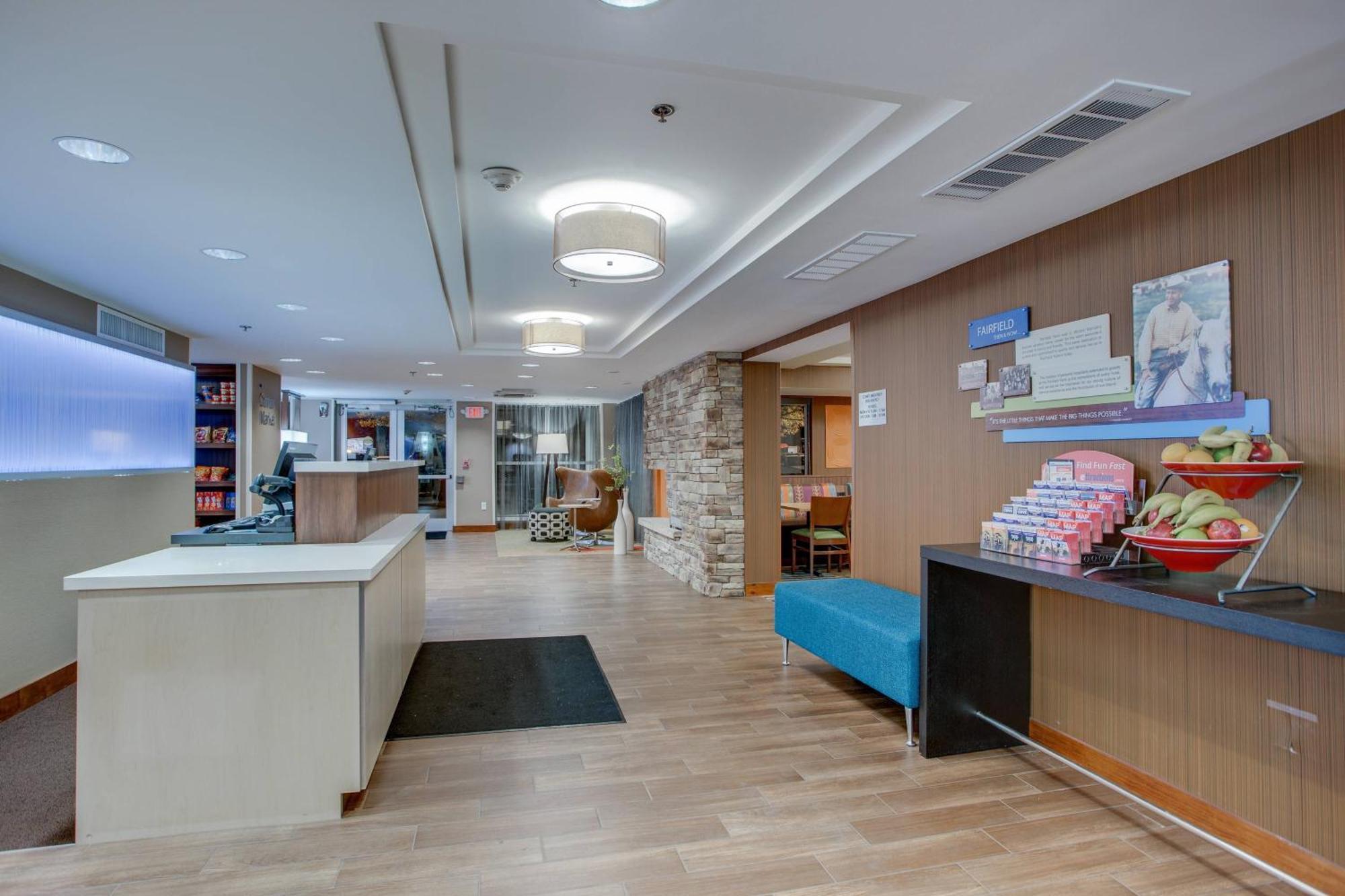Fairfield Inn By Marriott Еймсбъри Екстериор снимка