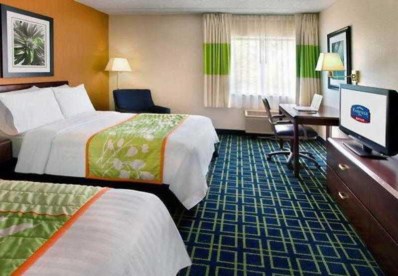 Fairfield Inn By Marriott Еймсбъри Екстериор снимка