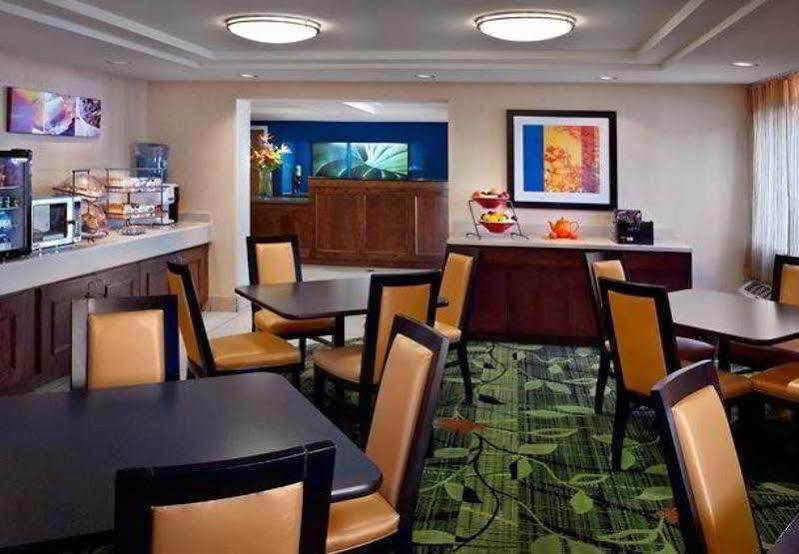 Fairfield Inn By Marriott Еймсбъри Екстериор снимка